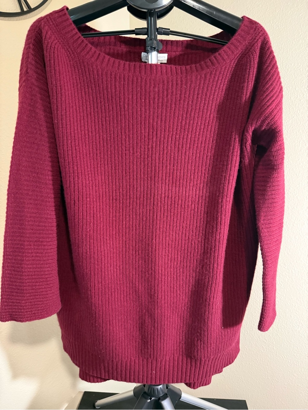 Women's Ribbed Cashmere Boatneck Sweater in Burgundy